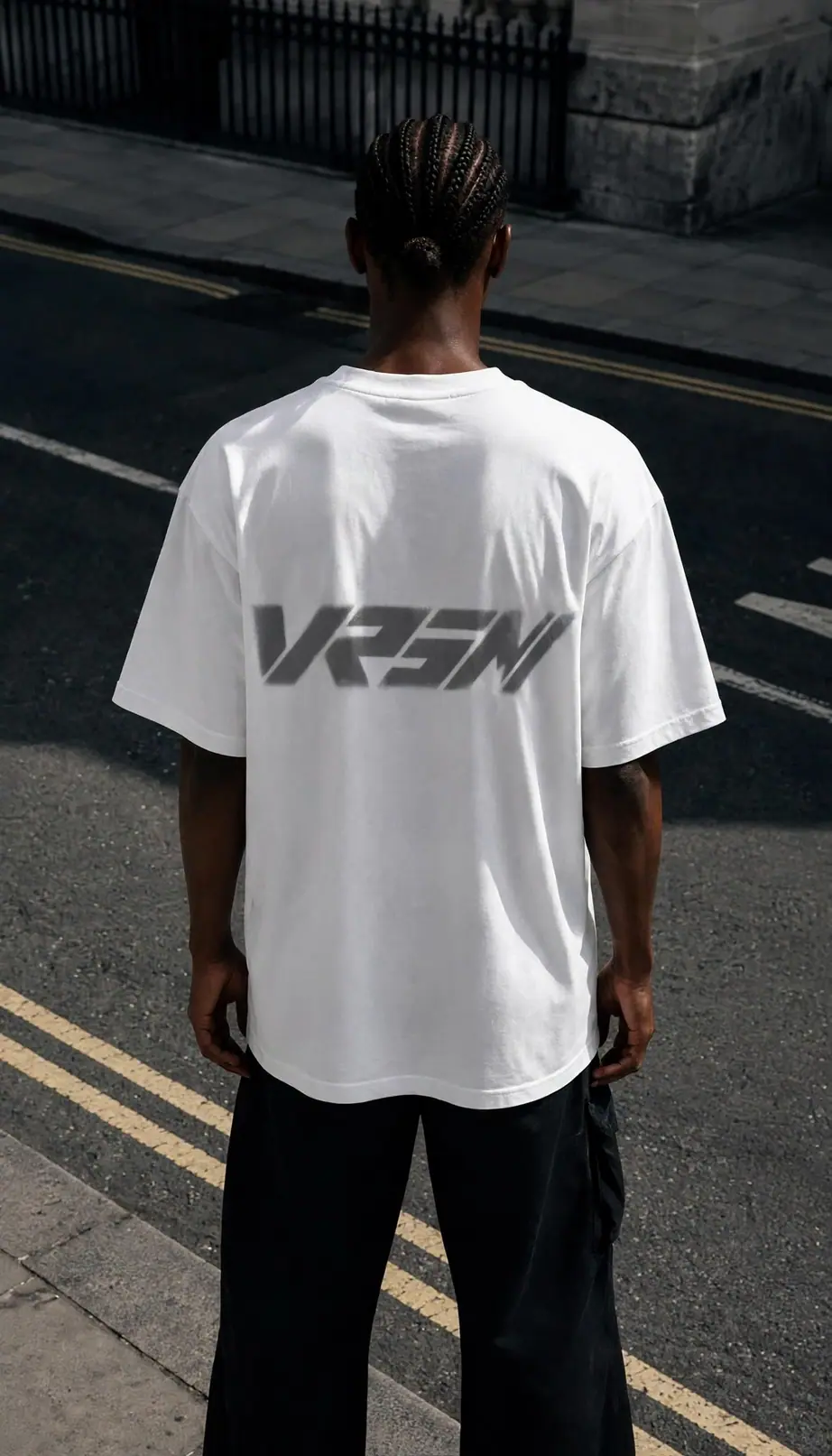 BIG V en blanco, estampado tonal a la espalda