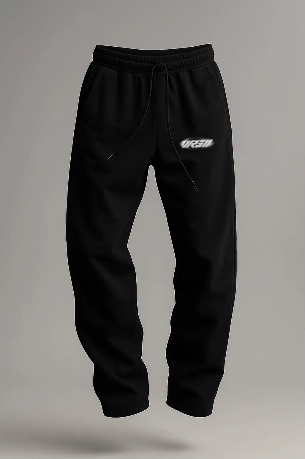 V-CORE PANT negra de frente con el logotipo difuminado